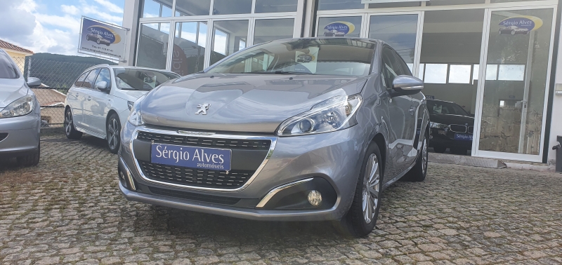 Peugeot 208 1.2 SIGNATURE